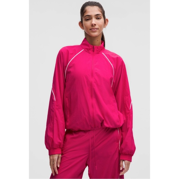 LULULEMON | License to Train Lightweight Jacket in Passionate, Size 8 - Picture 1 of 15